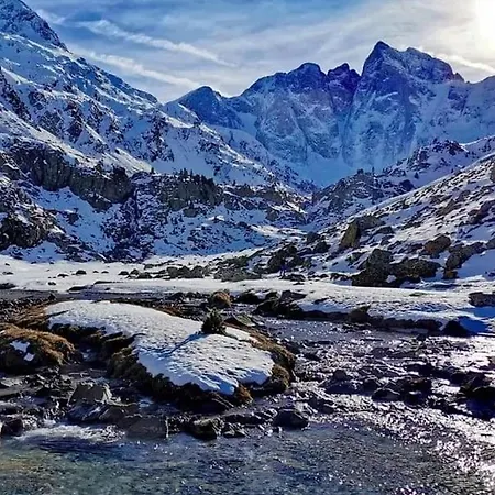 Avec Terrasse Et Parking, 2 Chambres, Au Coeur Des Montagnes - Fr-1-812-90 *