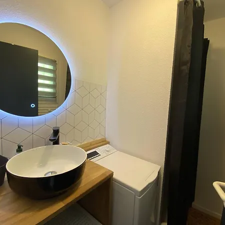 Avec Terrasse Et Parking, 2 Chambres, Au Coeur Des Montagnes - Fr-1-812-90 Appartamento