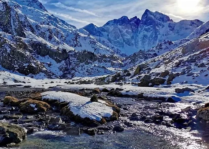 Avec Terrasse Et Parking, 2 Chambres, Au Coeur Des Montagnes - Fr-1-812-90 *