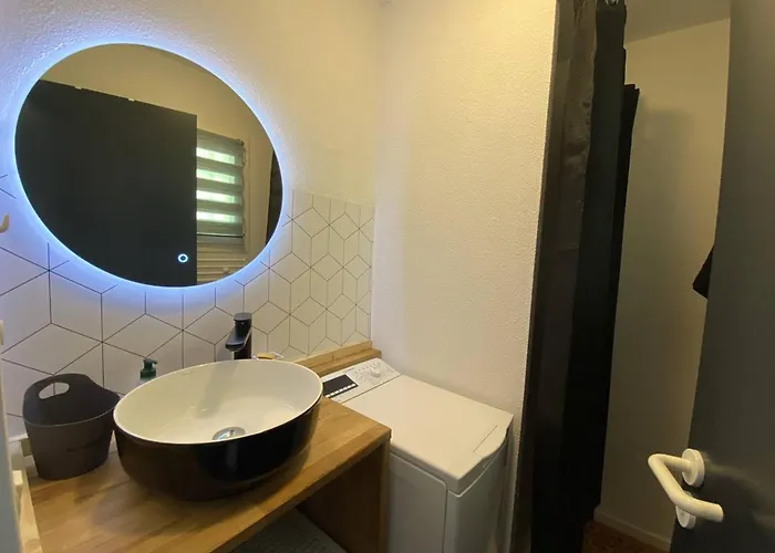 Avec Terrasse Et Parking, 2 Chambres, Au Coeur Des Montagnes - Fr-1-812-90 Apartment